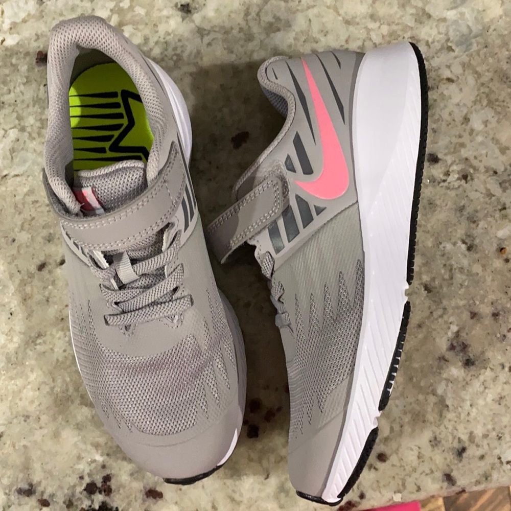Girls nikes